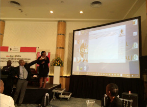 Langa Khumalo, ULPDO director, giving the spellchecker demo, pointing out a detected spelling error in the text. On his left, Mpho Monareng, CEO of PanSALB. Langa Khumalo, ULPDO director, giving the spellchecker demo, pointing out a detected spelling error in the text. On his left, Mpho Monareng, CEO of PanSALB.